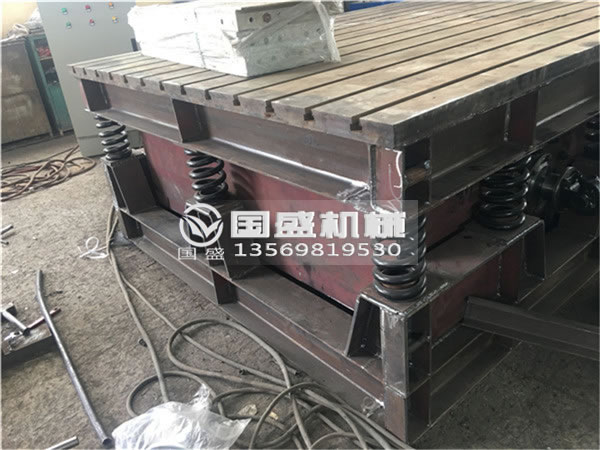 振动平台的振动电机安装位置