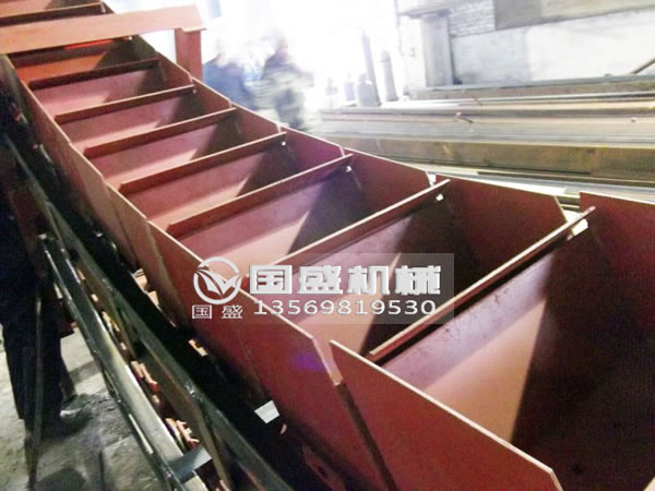 倾斜式自动卸料瓦斗输送机 倾斜式自动卸料瓦斗输送机